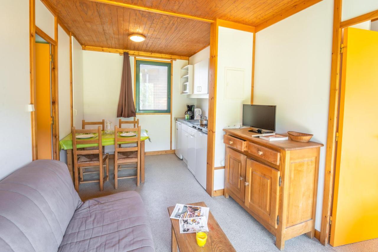 Les Chalets De Booz Saint-Germain-du-Teil Buitenkant foto