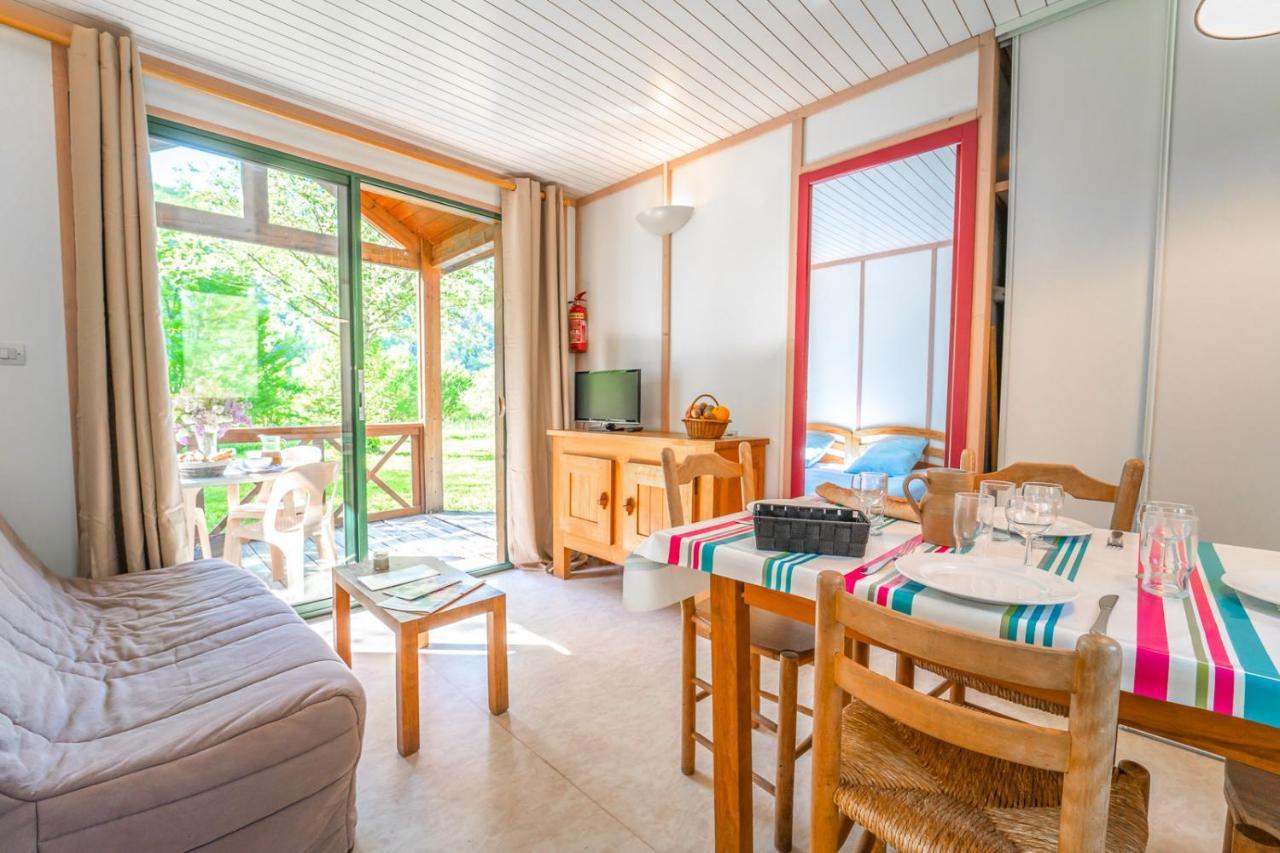 Les Chalets De Booz Saint-Germain-du-Teil Buitenkant foto